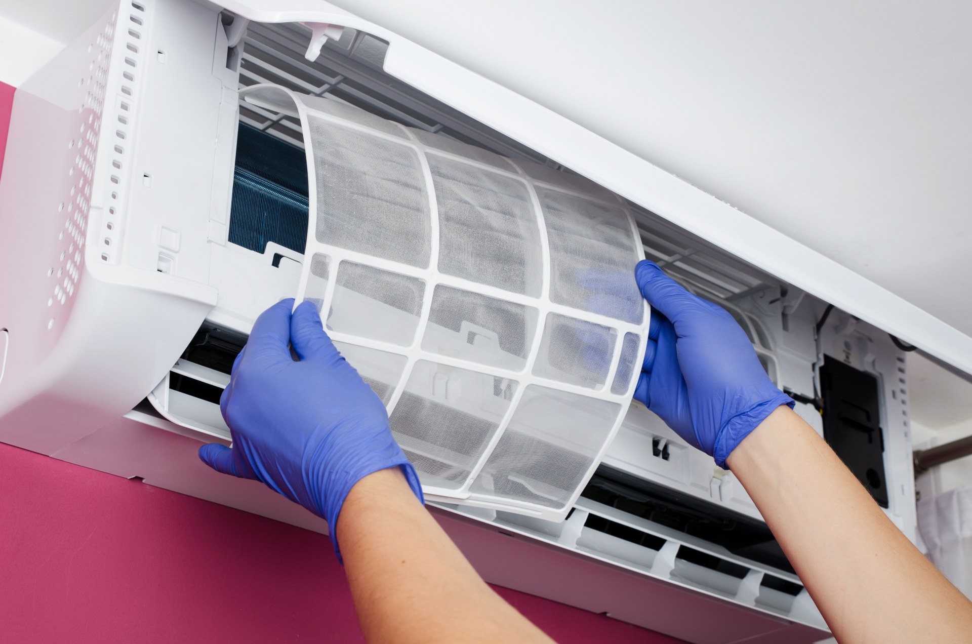 Cleaning air conditioner